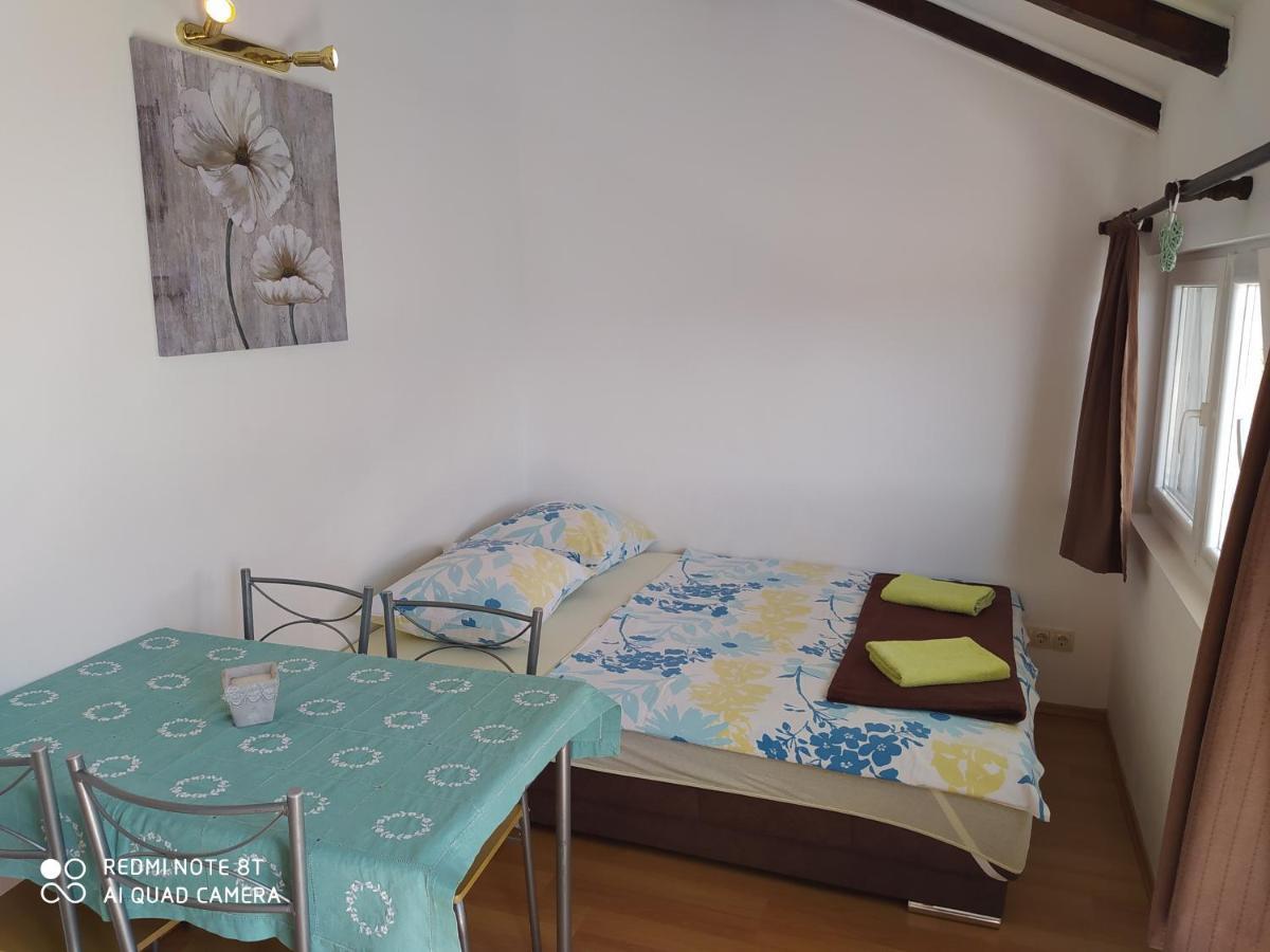 Apartments Ante ตรีบูนย์ ภายนอก รูปภาพ